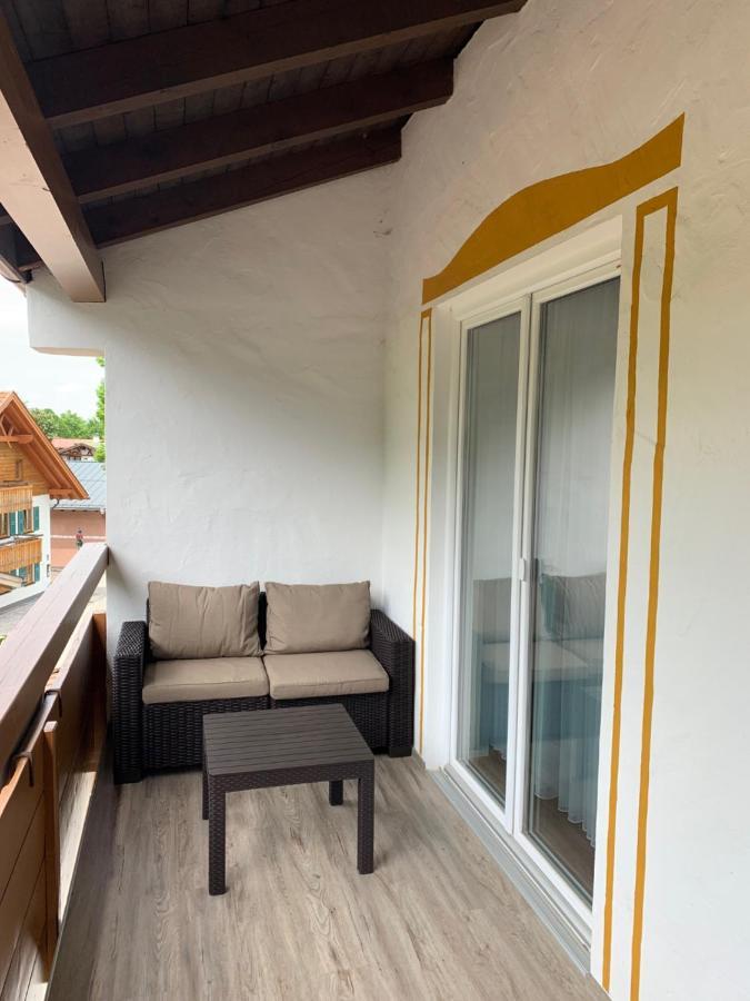 Zum Turm - Apartments Und Gaestezimmer Oberammergau Exterior photo