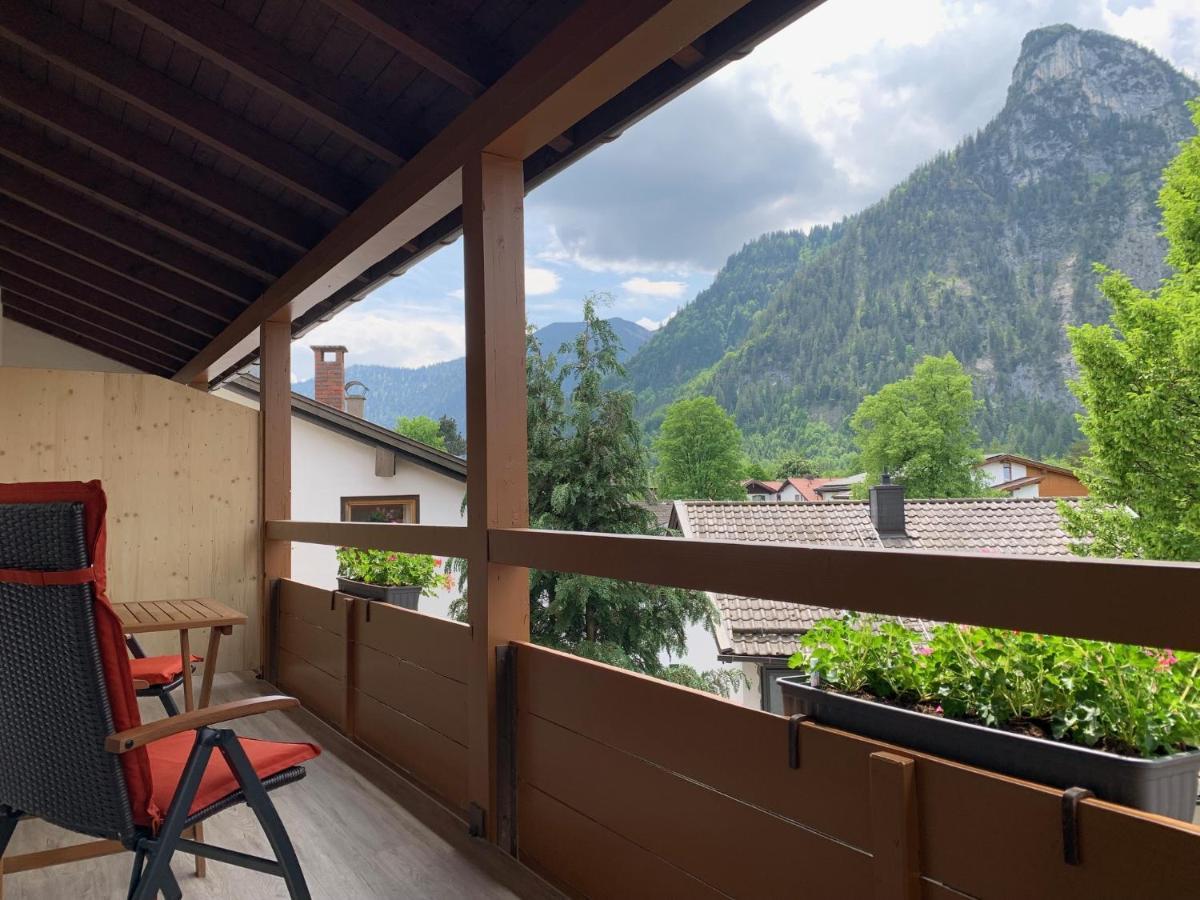 Zum Turm - Apartments Und Gaestezimmer Oberammergau Exterior photo